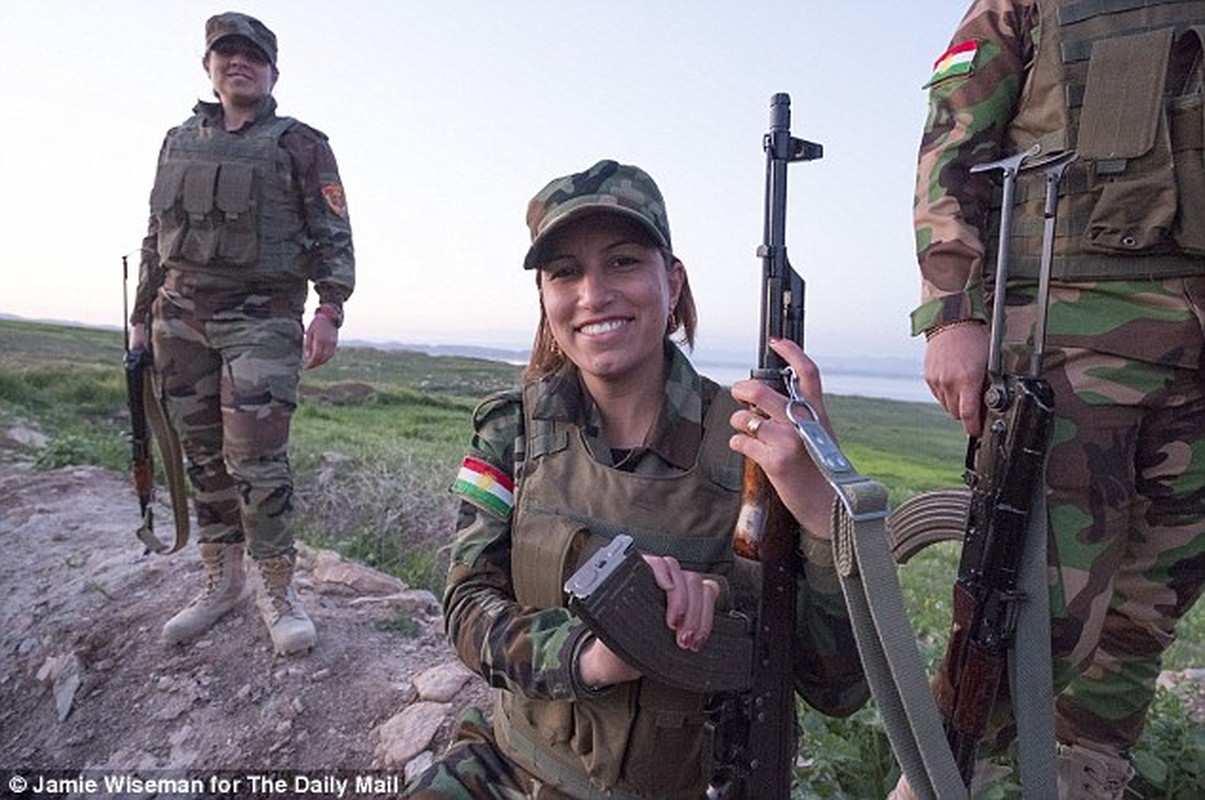 Anh: Nu dan quan nguoi Kurd xinh dep danh IS-Hinh-3